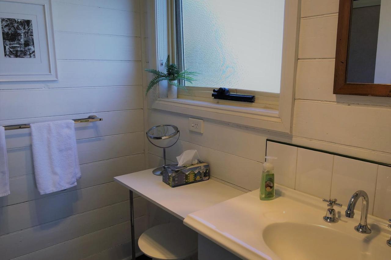 Binalong Beach Cottage Beachfront At Bay Of Fires Next To Restaurant Binalong Bay Esterno foto